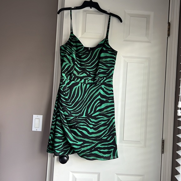 Dress the population, Briella zebra print mini dress. Size M - Picture 2 of 8
